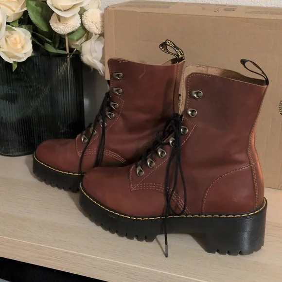 Dr Martens Leona Combat Boots In Saddle Tan Farrier Leather Sz 10 Like New W/Box - Picture 9 of 15